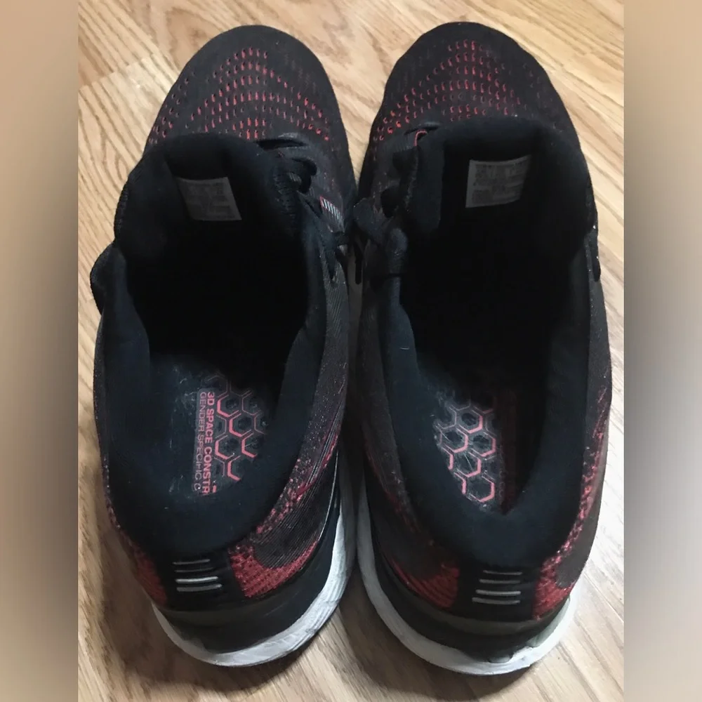 ASICS Gel Kayano 28 Black Red White Running athletic sneaker Shoes size 11.5 US